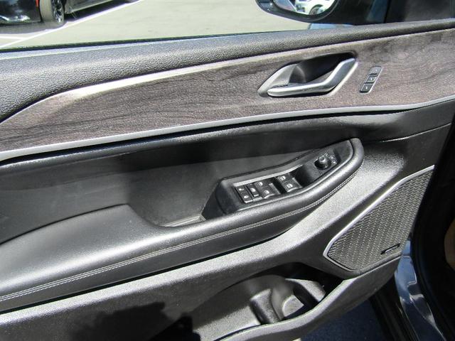 Photo of 2022 Gray Jeep Grand Cherokee