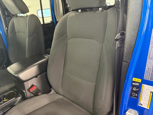Photo of 2021 Hydro Blue Pearlcoat Jeep Gladiator