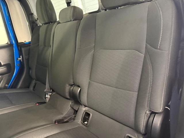 Photo of 2021 Hydro Blue Pearlcoat Jeep Gladiator