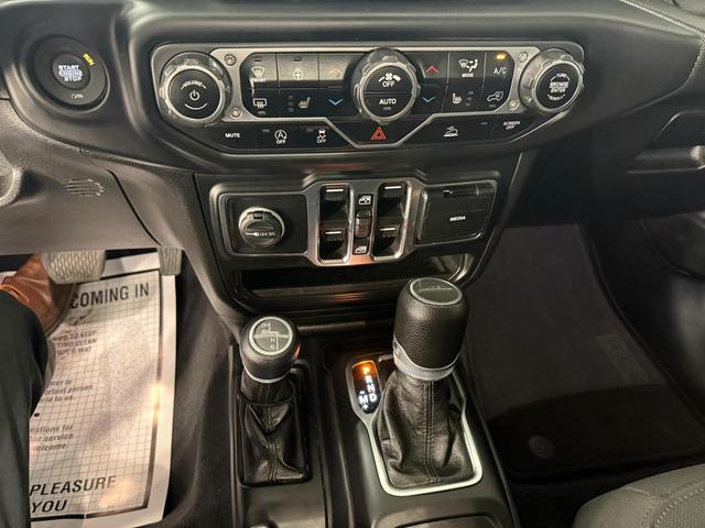 Photo of 2021 Hydro Blue Pearlcoat Jeep Gladiator