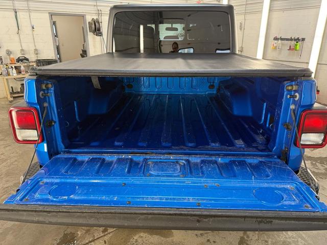 Photo of 2021 Hydro Blue Pearlcoat Jeep Gladiator