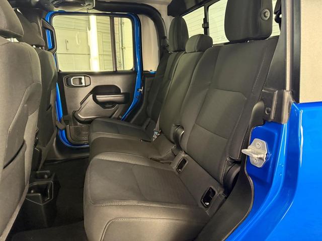 Photo of 2021 Hydro Blue Pearlcoat Jeep Gladiator