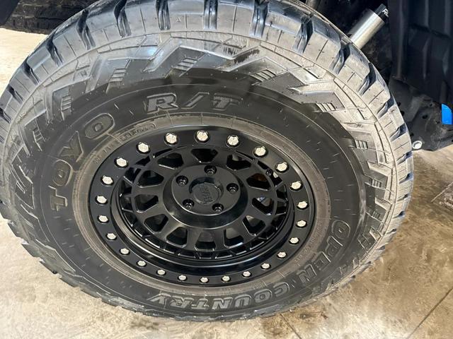 Photo of 2021 Hydro Blue Pearlcoat Jeep Gladiator