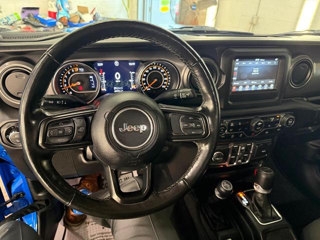 Photo of 2021 Hydro Blue Pearlcoat Jeep Gladiator