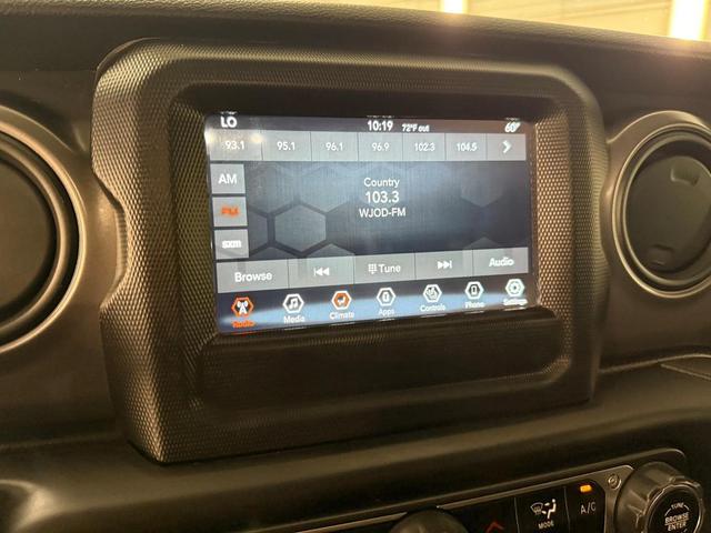 Photo of 2021 Hydro Blue Pearlcoat Jeep Gladiator