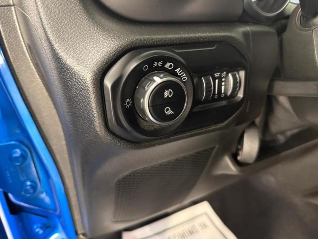 Photo of 2021 Hydro Blue Pearlcoat Jeep Gladiator