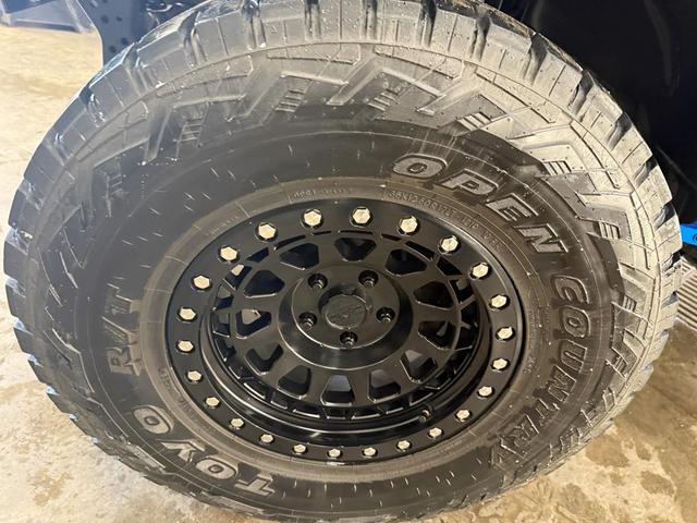 Photo of 2021 Hydro Blue Pearlcoat Jeep Gladiator