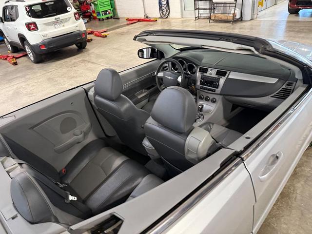 Photo of 2008 Silver Chrysler Sebring