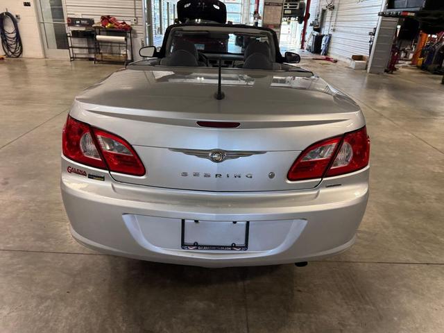 Photo of 2008 Silver Chrysler Sebring