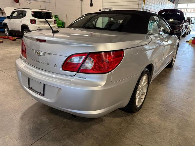 Photo of 2008 Silver Chrysler Sebring