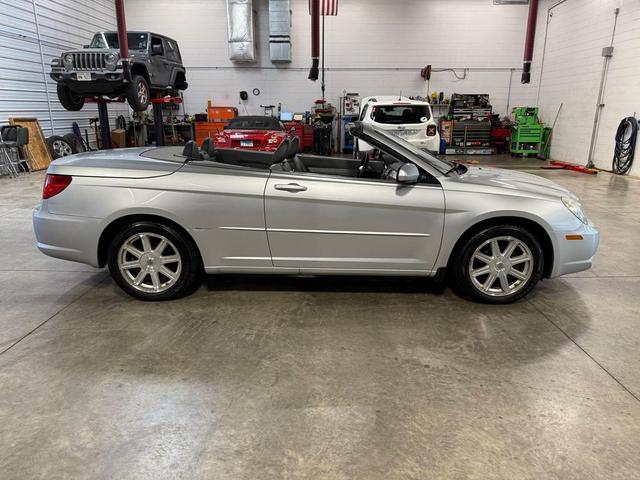 Photo of 2008 Silver Chrysler Sebring
