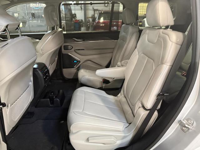 Photo of 2022 Silver Zynith Jeep Grand Cherokee L