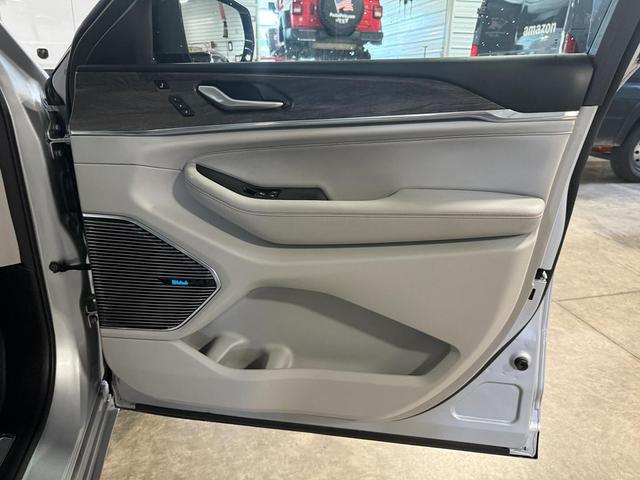 Photo of 2022 Silver Zynith Jeep Grand Cherokee L