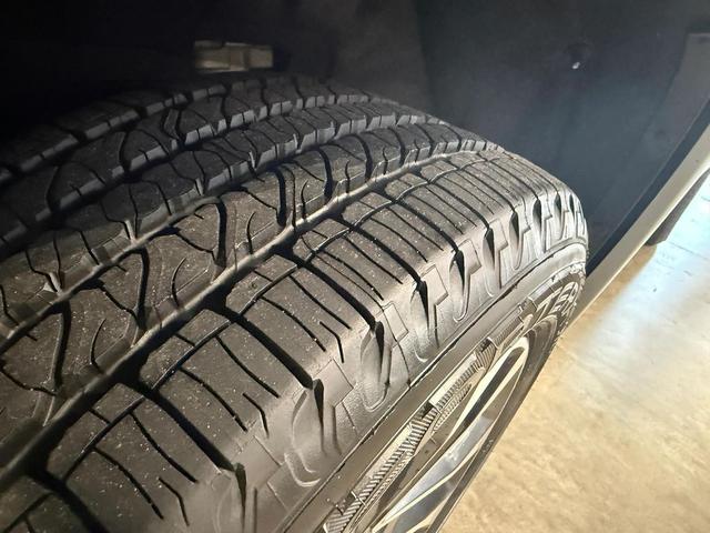 Photo of 2022 Silver Zynith Jeep Grand Cherokee L