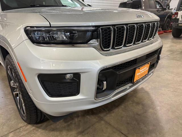 Photo of 2022 Silver Zynith Jeep Grand Cherokee L