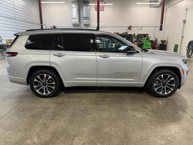 Photo of 2022 Silver Zynith Jeep Grand Cherokee L