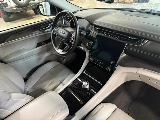 Photo of 2022 Silver Zynith Jeep Grand Cherokee L