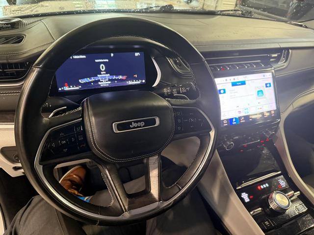 Photo of 2022 Silver Zynith Jeep Grand Cherokee L