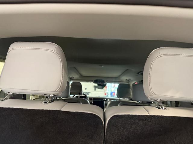 Photo of 2022 Silver Zynith Jeep Grand Cherokee L