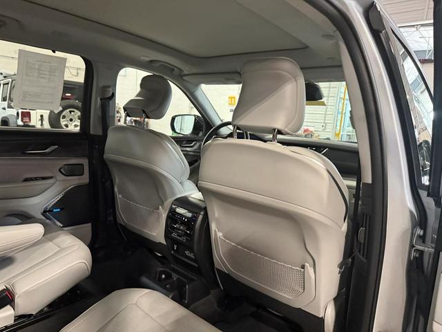 Photo of 2022 Silver Zynith Jeep Grand Cherokee L