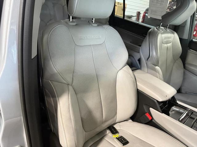 Photo of 2022 Silver Zynith Jeep Grand Cherokee L