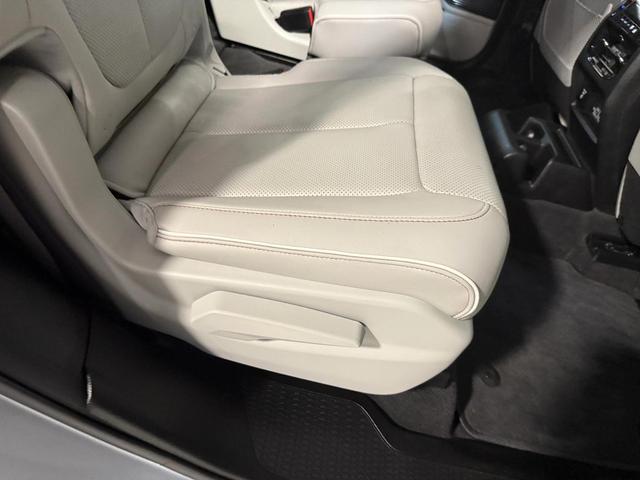 Photo of 2022 Silver Zynith Jeep Grand Cherokee L
