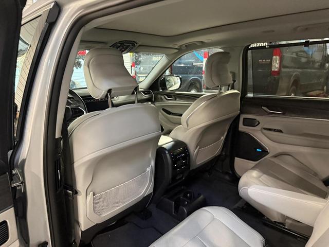 Photo of 2022 Silver Zynith Jeep Grand Cherokee L