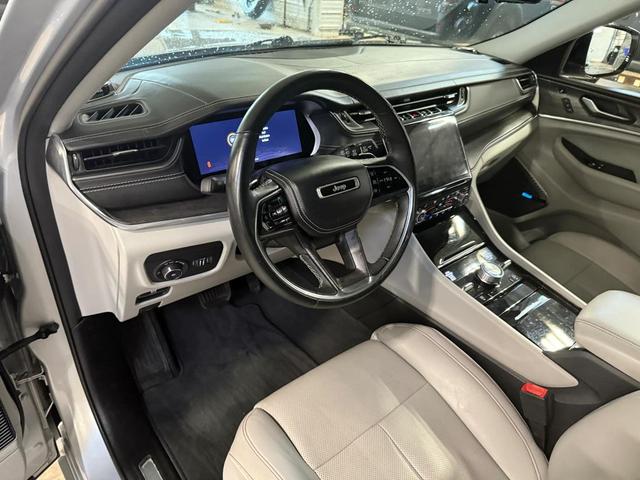 Photo of 2022 Silver Zynith Jeep Grand Cherokee L