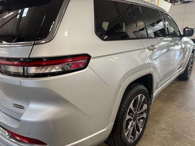 Photo of 2022 Silver Zynith Jeep Grand Cherokee L