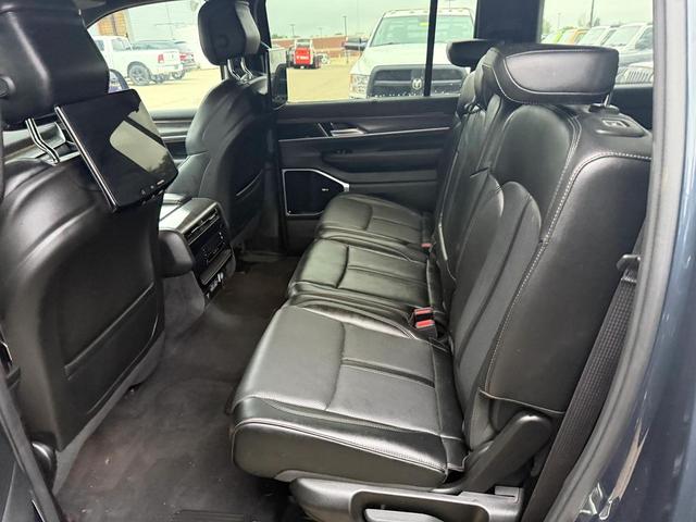 Photo of 2024 Gray Jeep Wagoneer