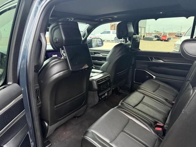 Photo of 2024 Gray Jeep Wagoneer