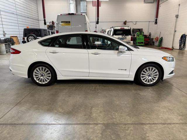 Photo of 2015 White Ford Fusion Hybrid