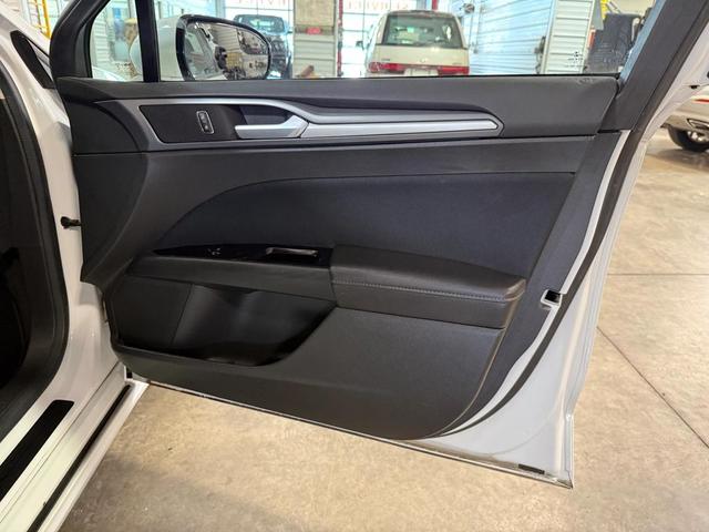 Photo of 2015 White Ford Fusion Hybrid