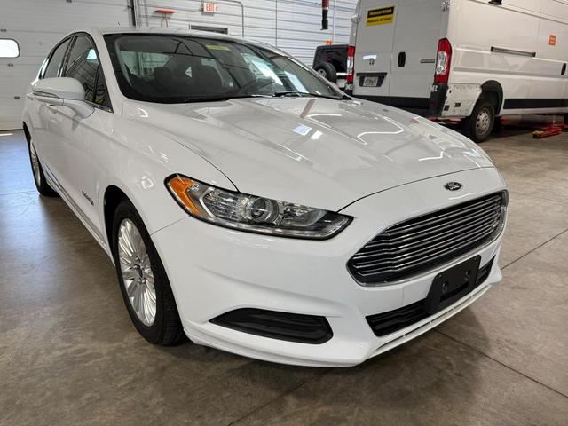 Photo of 2015 White Ford Fusion Hybrid