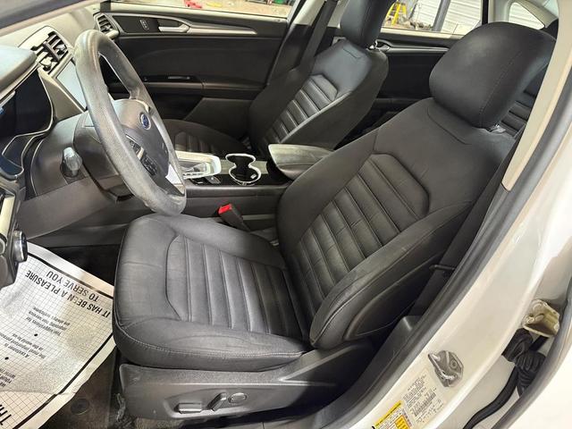 Photo of 2015 White Ford Fusion Hybrid