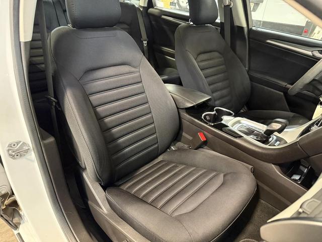 Photo of 2015 White Ford Fusion Hybrid