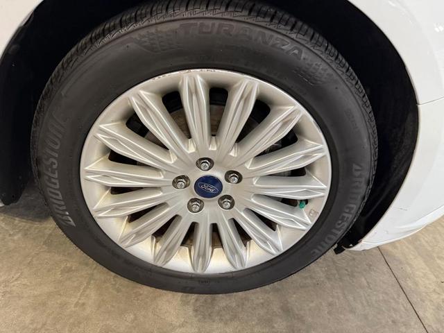 Photo of 2015 White Ford Fusion Hybrid