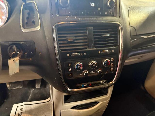 Photo of 2013 Brilliant Black Crystal Pearlcoat Dodge Grand Caravan