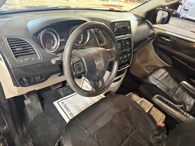 Photo of 2013 Brilliant Black Crystal Pearlcoat Dodge Grand Caravan