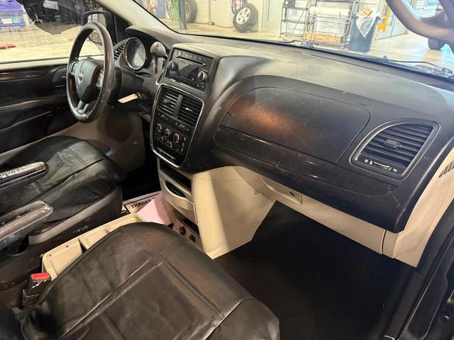Photo of 2013 Brilliant Black Crystal Pearlcoat Dodge Grand Caravan
