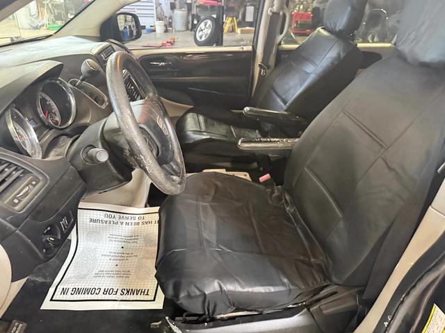 Photo of 2013 Brilliant Black Crystal Pearlcoat Dodge Grand Caravan