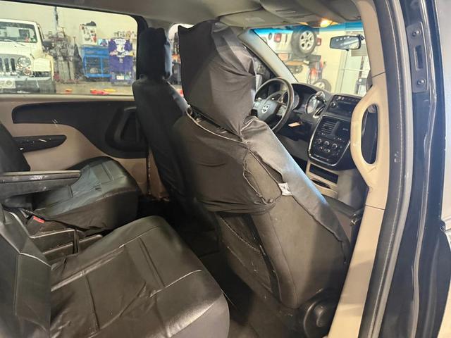 Photo of 2013 Brilliant Black Crystal Pearlcoat Dodge Grand Caravan