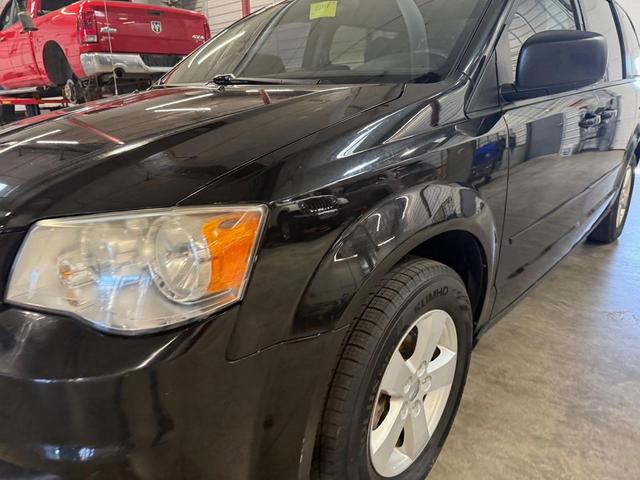 Photo of 2013 Brilliant Black Crystal Pearlcoat Dodge Grand Caravan