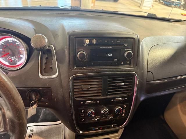 Photo of 2013 Brilliant Black Crystal Pearlcoat Dodge Grand Caravan