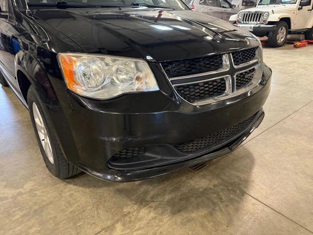 Photo of 2013 Brilliant Black Crystal Pearlcoat Dodge Grand Caravan