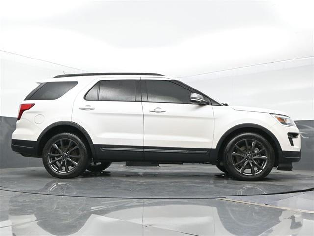 Photo of 2018 White Platinum Clearcoat Metallic Ford Explorer