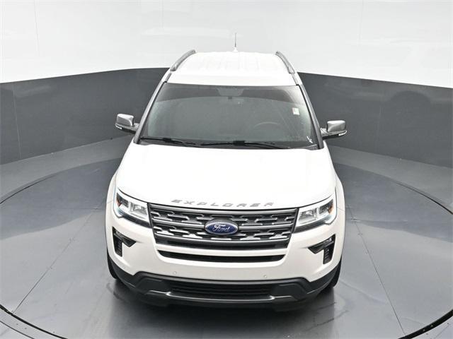 Photo of 2018 White Platinum Clearcoat Metallic Ford Explorer