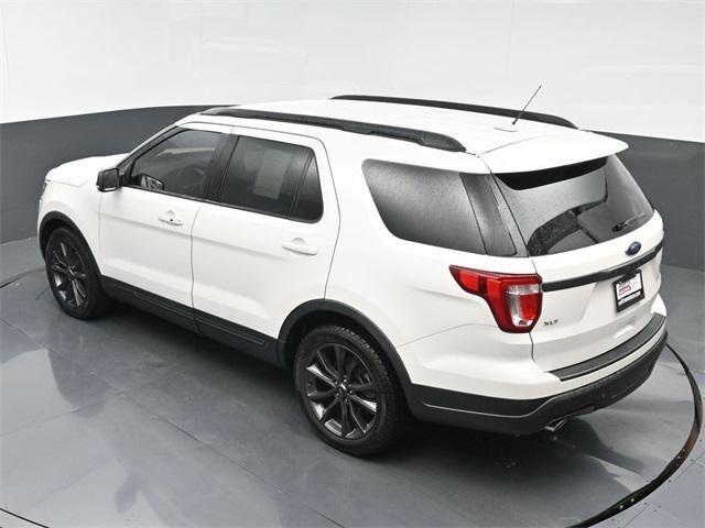 Photo of 2018 White Platinum Clearcoat Metallic Ford Explorer