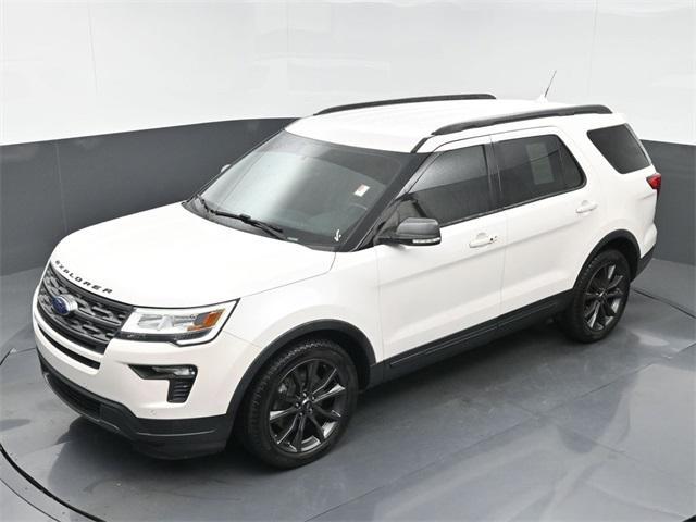 Photo of 2018 White Platinum Clearcoat Metallic Ford Explorer