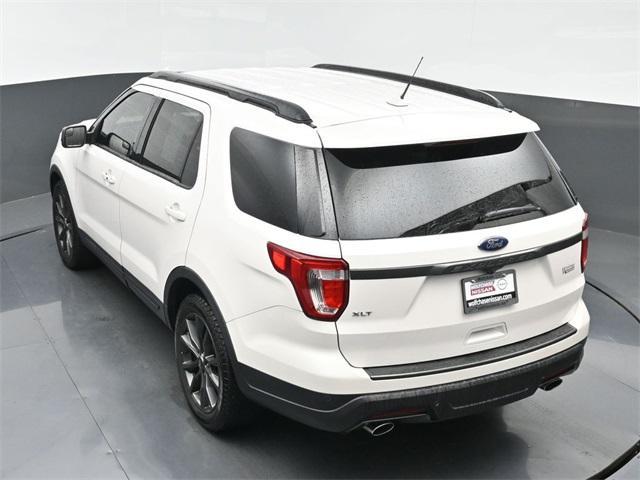 Photo of 2018 White Platinum Clearcoat Metallic Ford Explorer
